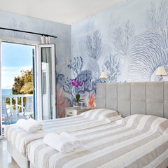 Carta da parati Blue sea - hotel, camera da letto