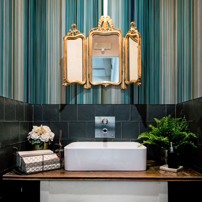Carta da parati Blue stripes - bagno